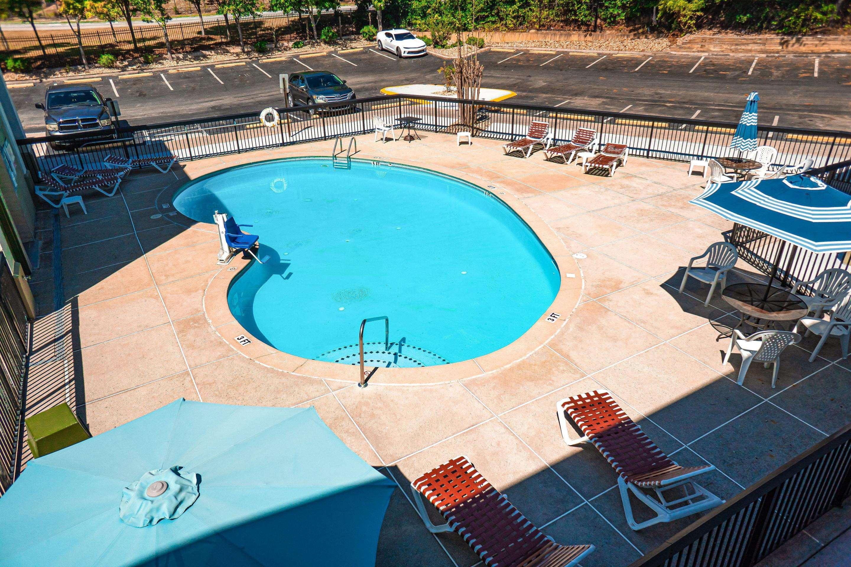Quality Inn & Suites Near Six Flags - Austell Exterior foto