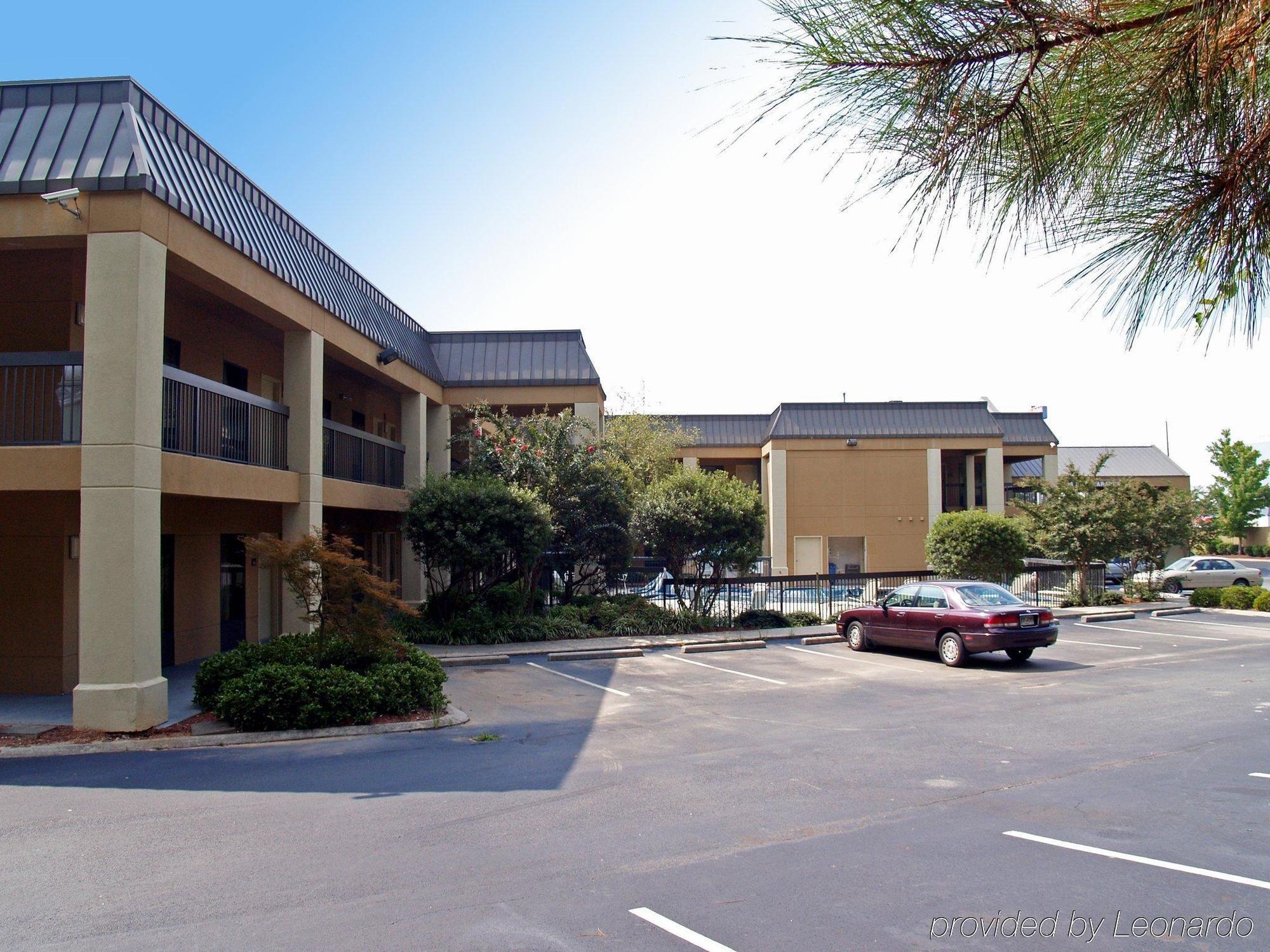 Quality Inn & Suites Near Six Flags - Austell Exterior foto