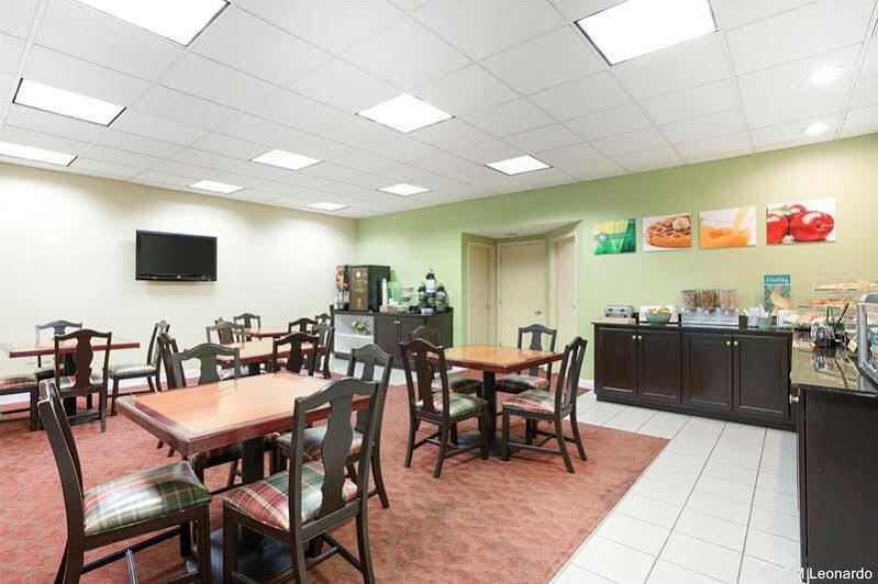 Quality Inn & Suites Near Six Flags - Austell Exterior foto
